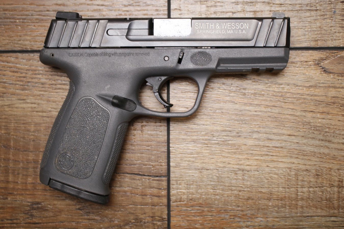 SMITH AND WESSON SD40 40 S&W Police Trade-in Pistol